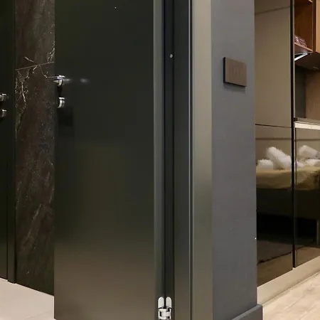 Garibaldi 52 - Renovated In Old Town Apartment