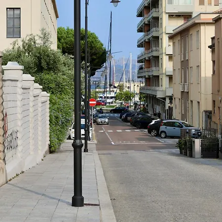 Garibaldi 52 - Renovated In Old Town Apartment