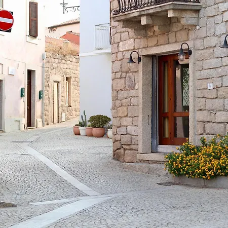Hidden Gem - Luxury Garibaldi - Perfect For Couples - Fully Equipped - Historical Centre Olbia