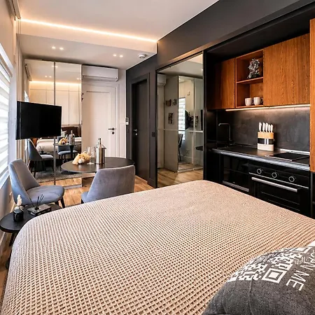 Garibaldi 52 Studio Apartment *